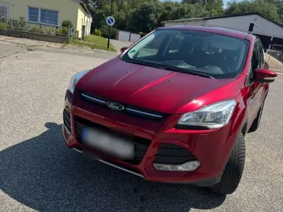 Gebraucht Ford Kuga Individual 150 PS (110 kW) 2016 Rot SUV