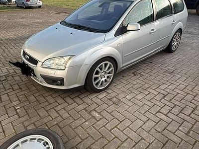 Gebraucht Ford Focus Ghia 125 PS (91 kW) 2006 Silber Kombi