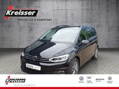 Neu VW Touran Comfortline 150 PS (110 kW) 2026 Grün Van / Kleinbus