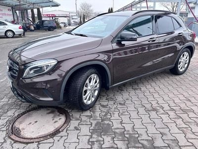 Gebraucht Mercedes GLA200 Urban 156 PS (114 kW) 2014 Braun SUV