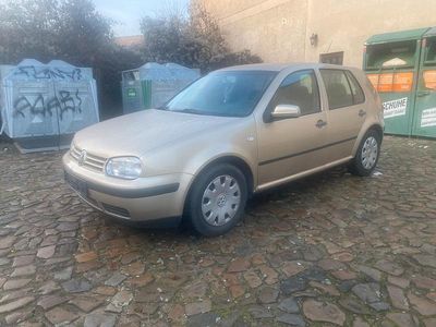 Gebraucht VW Golf IV Edition 105 PS (77 kW) 2001 Gold Kleinwagen