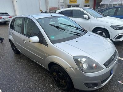 Gebraucht Ford Fiesta 75 PS (55 kW) 2008 Silber Kleinwagen