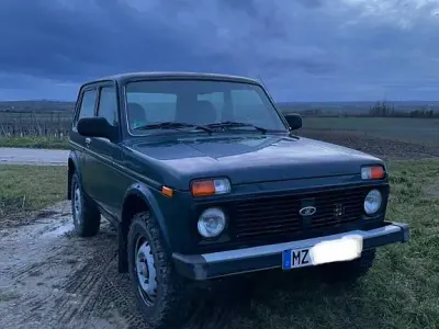 Second-hand Lada niva 83 CP (61 kW) 2010 Verde SUV