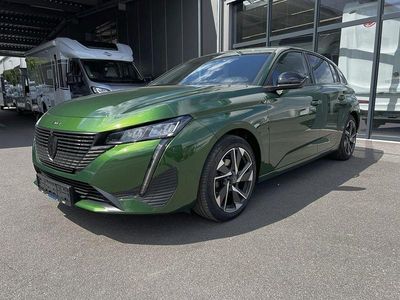 Gebraucht Peugeot 308 Allure 131 PS (96 kW) 2023 Olivine grün metallic (metallic) Limousine