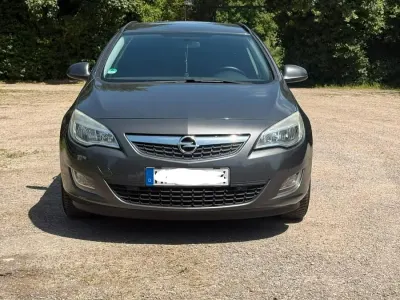 Gebraucht Opel Astra 140 PS (102 kW) 2012 Grau Kombi