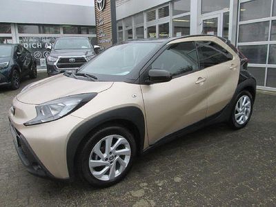Gebraucht Toyota Aygo X Pulse 72 PS (52 kW) 2022 Ginger beige metallic/ night sky black SUV