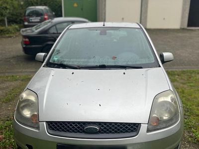 Gebraucht Ford Fiesta 85 PS (62 kW) 2006 Silber Kleinwagen