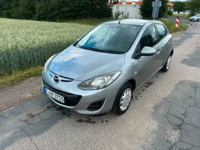 Gebraucht Mazda 2 95 PS (69 kW) 2012 Silber Kleinwagen