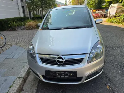 Gebraucht Opel Zafira Edition 140 PS (102 kW) 2007 Starsilber iii m2 Van / Kleinbus