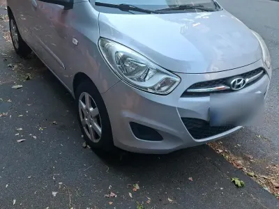 Gebraucht Hyundai i10 86 PS (63 kW) 2011 Silber Kleinwagen