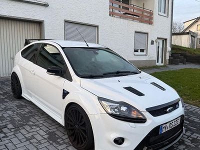 Weiß Gebraucht 2010 Ford Focus RS Limousine | 32.000 €