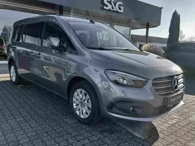 Gebraucht Mercedes T180 Progressive 131 PS (96 kW) 2024 Grau Van / Kleinbus