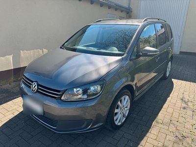 Second-hand VW Touran 140 CP (102 kW) 2013 Andere farben Monovolum