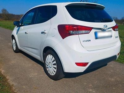 Gebraucht Hyundai ix20 Edition 125 PS (91 kW) 2015 Weiß Kleinwagen