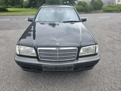 Gebraucht Mercedes C180 Classic 122 PS (89 kW) 1998 Schwarz Kombi