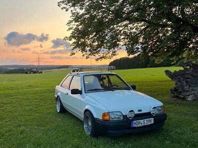 Gebraucht Ford Escort 60 PS (44 kW) 1988 Weiß Kleinwagen