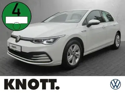 Używany VW Golf VIII Edition 116 KM (85 kW) 2020 Biały Sedan/Limuzyna