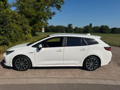 Gebraucht Toyota Corolla Team 184 PS (135 kW) 2022 Weiß Kombi