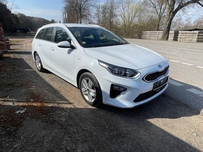 Begagnad Kia Ceed GT 136 HK (100 kW) 2021 Vit Sedan