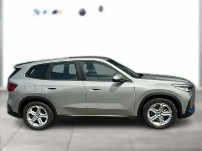 Gebraucht BMW iX1 230 kW (313 PS) 2023 Silber metallic SUV