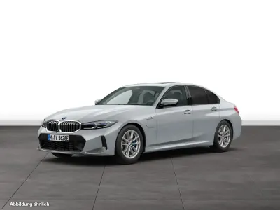 Gebraucht BMW 330e Sport Line 292 PS (214 kW) 2025 Grau Limousine