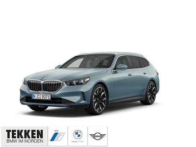 Neu BMW 550e M Sport 489 PS (359 kW) 2026 Grün Kombi