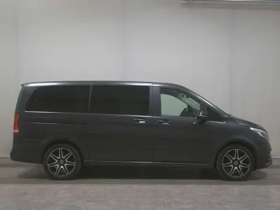 Gebraucht Mercedes V220 163 PS (119 kW) 2021 Grau Van / Kleinbus