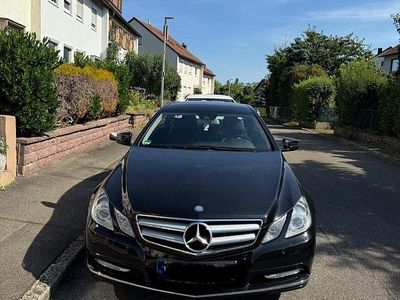 Gebraucht Mercedes E220 177 PS (130 kW) 2011 Schwarz Coupé
