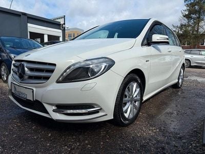 Gebraucht Mercedes B180 122 PS (89 kW) 2012 Weiß Van / Kleinbus