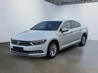 Gebraucht VW Passat R-line 179 PS (131 kW) 2018 Pure white Limousine