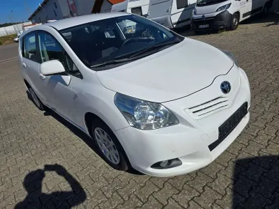Gebraucht Toyota Verso Life 147 PS (108 kW) 2009 Super white 2 Van / Kleinbus