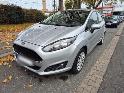 Grau Gebraucht 2016 Ford Fiesta Trend Kleinwagen | 5.600 € (Fairer Preis)
