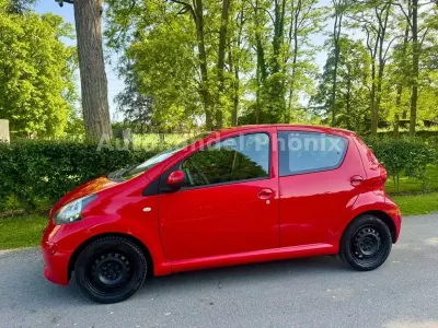 Gebraucht Toyota Aygo Cool 68 PS (50 kW) 2007 Rot Kleinwagen