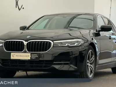 Gebraucht BMW 530e 292 PS (214 kW) 2022 Saphirschwarz metallic Kombi