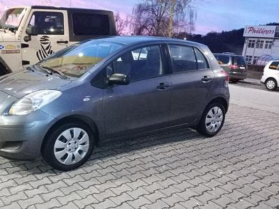 Gebraucht Toyota Yaris 70 PS (51 kW) 2009 Grau Kleinwagen
