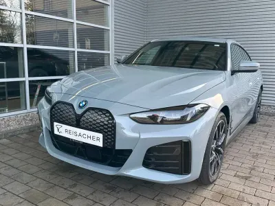 Gebraucht BMW i4 Comfort Edition 250 kW (340 PS) 2026 M brooklyn grau metallic Limousine