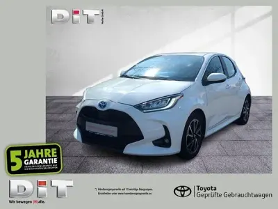 Gebraucht Toyota Yaris Basis 116 PS (85 kW) 2022 Schneeweiß Kleinwagen
