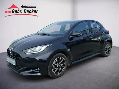 Gebraucht Toyota Yaris Basis 125 PS (91 kW) 2021 Mysticschwarz mica Kleinwagen