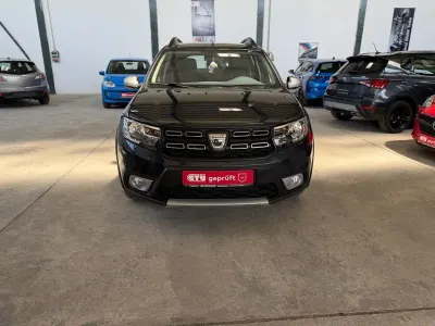 Gebraucht Dacia Sandero Celebration 90 PS (66 kW) 2017 Grau Limousine