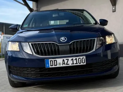 Gebraucht Skoda Octavia Joy 86 PS (63 kW) 2017 Blau Limousine
