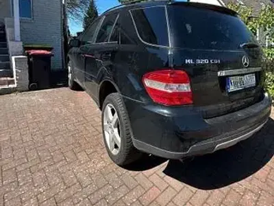 Gebraucht Mercedes ML320 224 PS (164 kW) 2007 Schwarz SUV