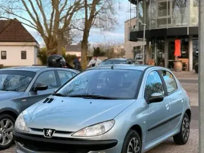 Gebraucht Peugeot 206 60 PS (44 kW) 2003 Kleinwagen