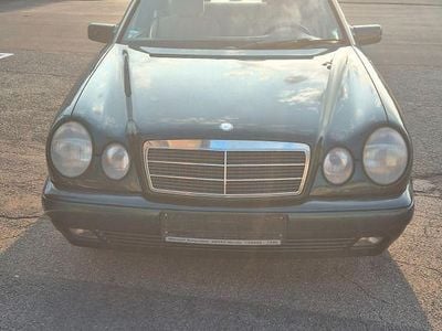 Mercedes E200