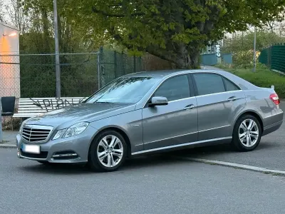 Używany Mercedes E300 Avantgarde 231 KM (169 kW) 2010 Szary Sedan/Limuzyna