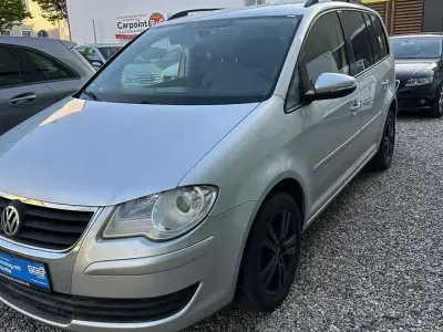 Gebraucht VW Touran Trendline 140 PS (102 kW) 2010 Reflexsilber metallic Van / Kleinbus