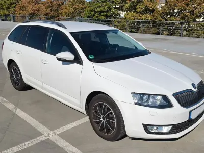 Gebraucht Skoda Octavia Ambition 105 PS (77 kW) 2013 Weiß Limousine