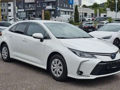 Gebraucht Toyota Corolla Hybrid Comfort 98 PS (72 kW) 2023 Weiß Limousine