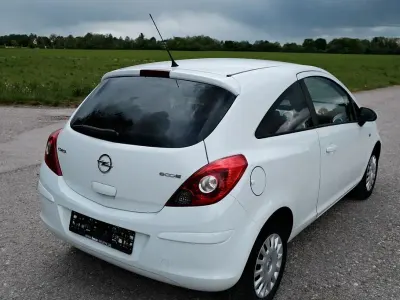 Gebraucht Opel Corsa Edition 69 PS (50 kW) 2012 Weiß Kleinwagen