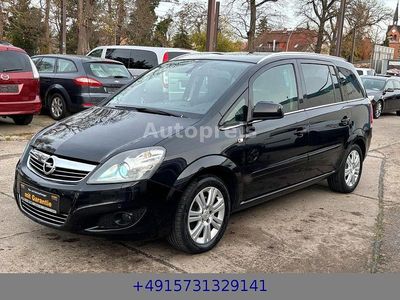 Schwarz Gebraucht 2012 Opel Zafira Van / Kleinbus | 5.250 € (Fairer Preis)