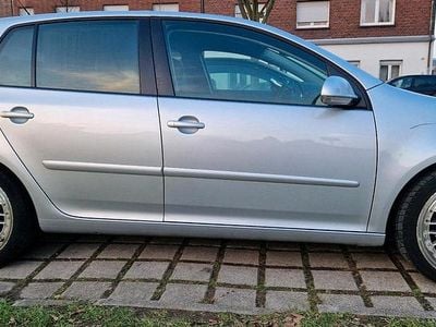 Grau Gebraucht 2007 VW Golf V Limousine | 2.000 € (Fairer Preis)